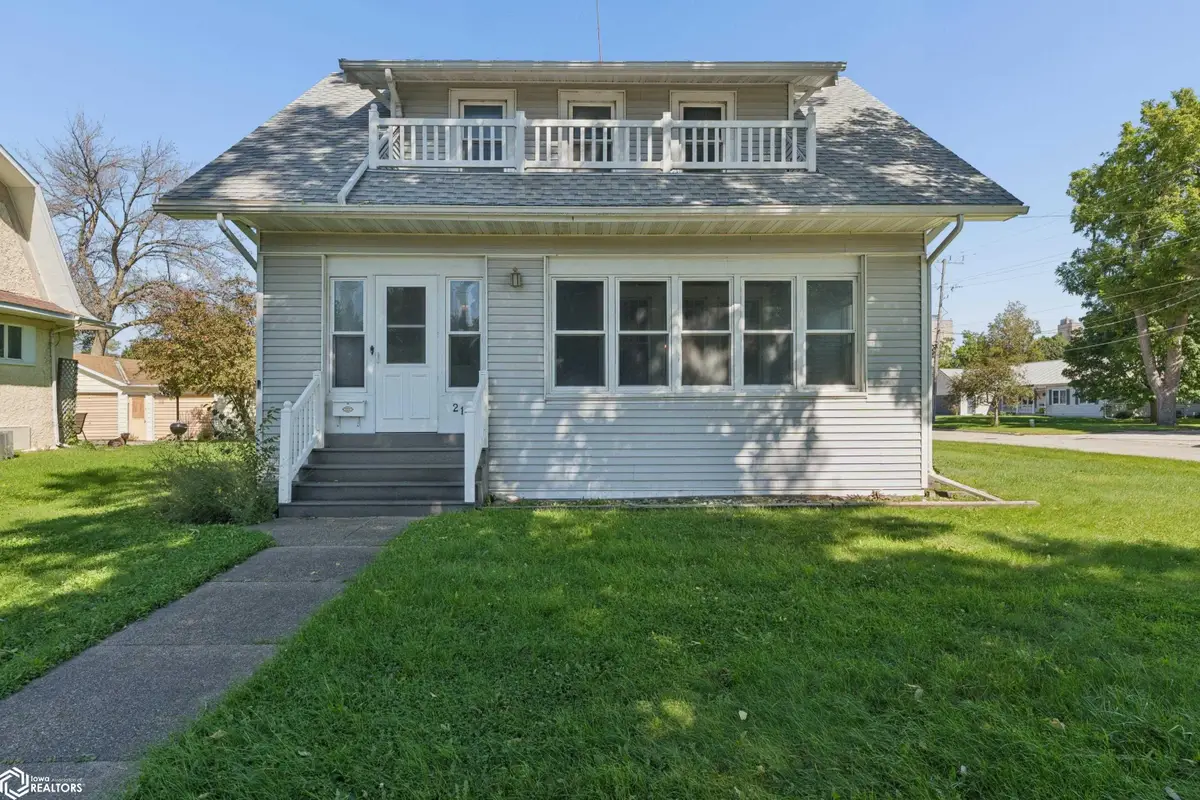 216 Center Street W, Britt, IA 50423 - #1