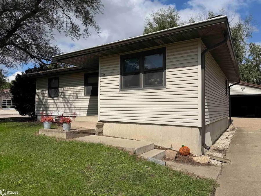 101 16th Avenue E, Oskaloosa, IA 52577 - #3