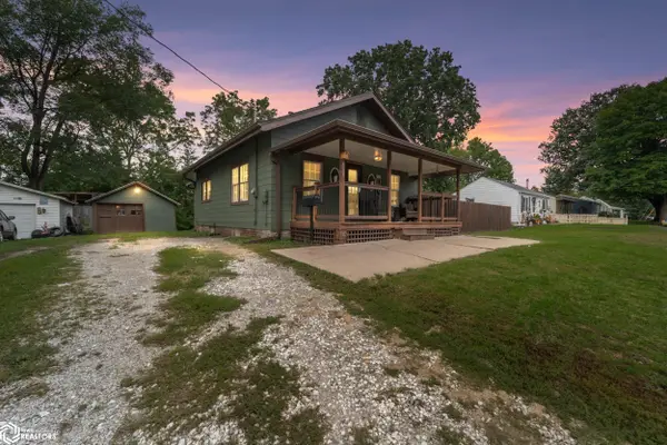 105 11th Avenue E, Oskaloosa, IA 52577