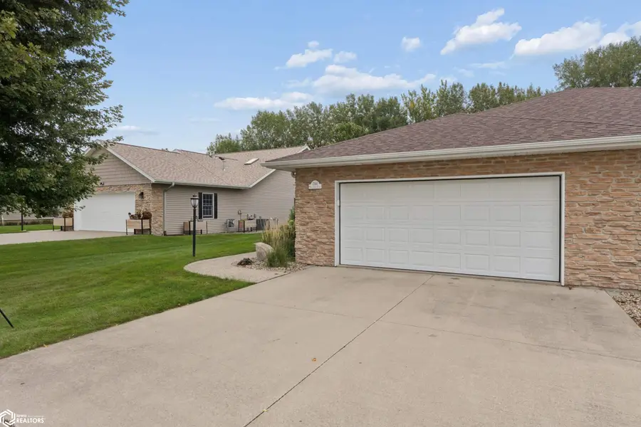2240 W State Street, Mason City, IA 50401 - #2