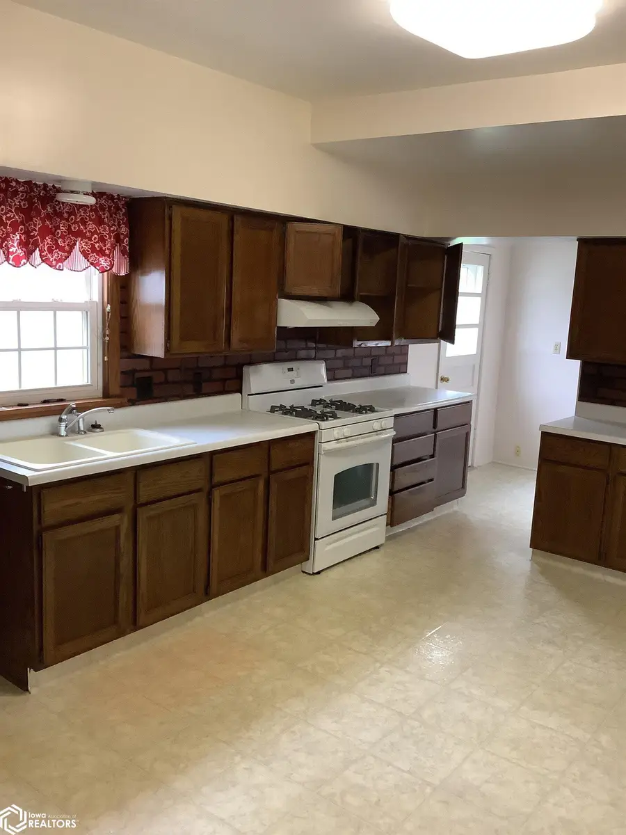 211 S State Street, Titonka, IA 50480 - #2