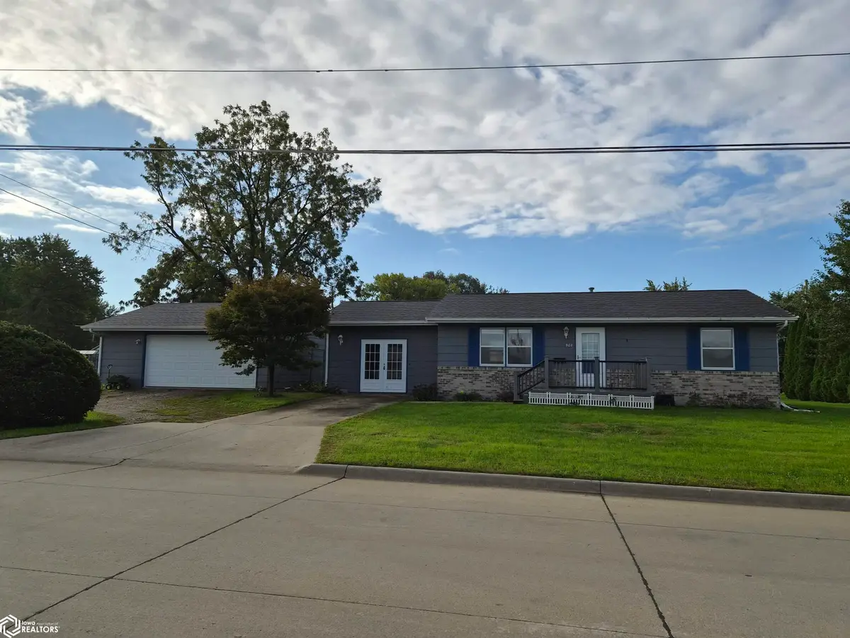 908 M Avenue W, Oskaloosa, IA 52577 - #1