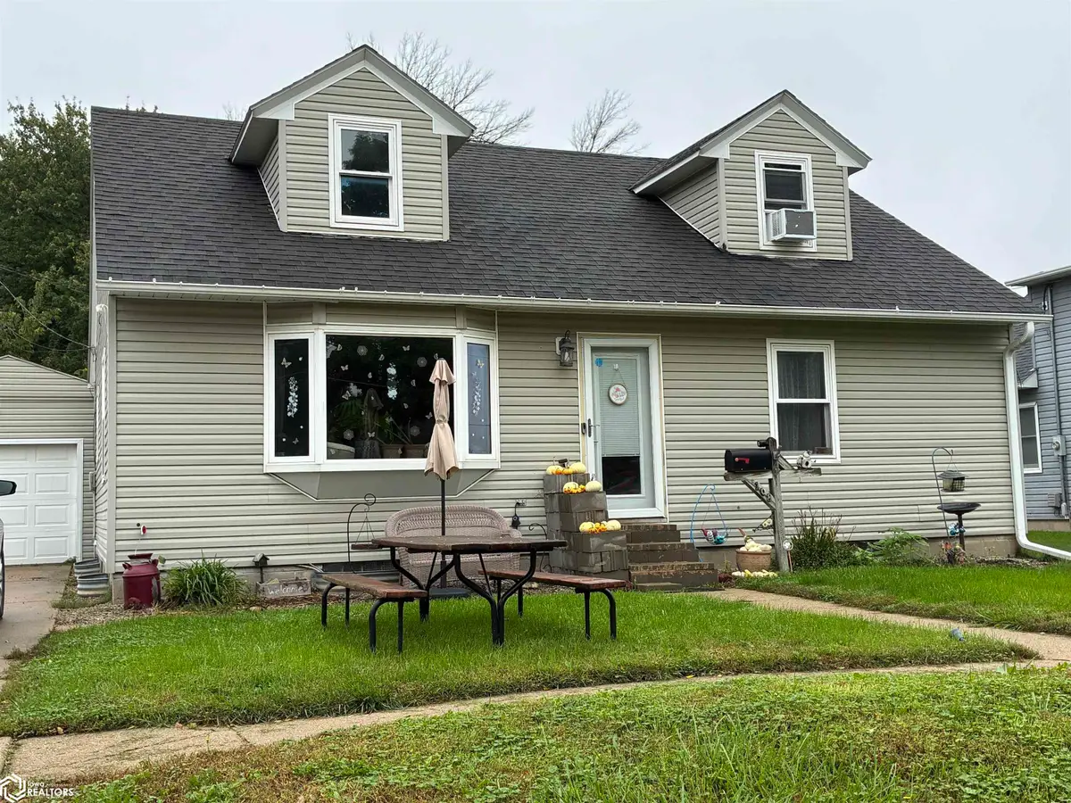 108 9th Avenue Se, Belmond, IA 50421 - #1