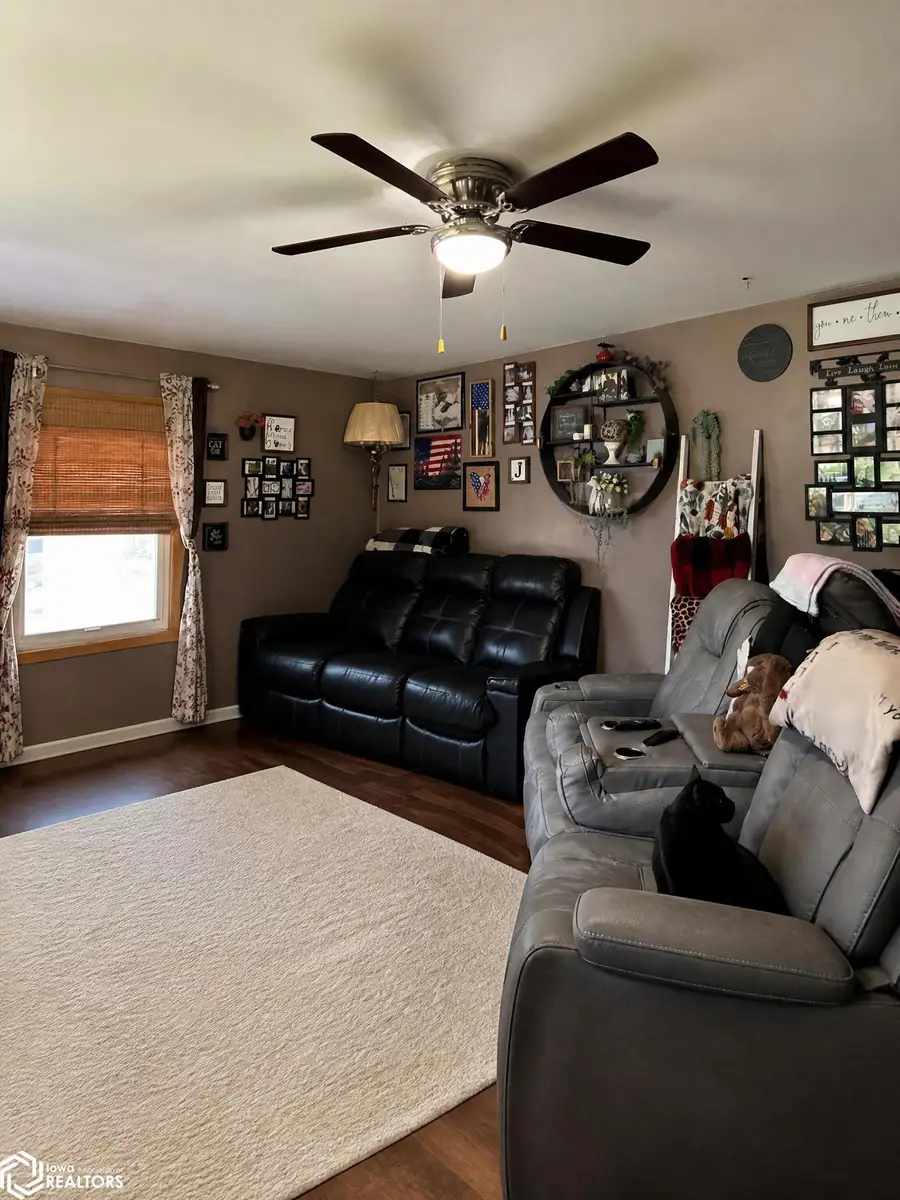 108 9th Avenue Se, Belmond, IA 50421 - #3