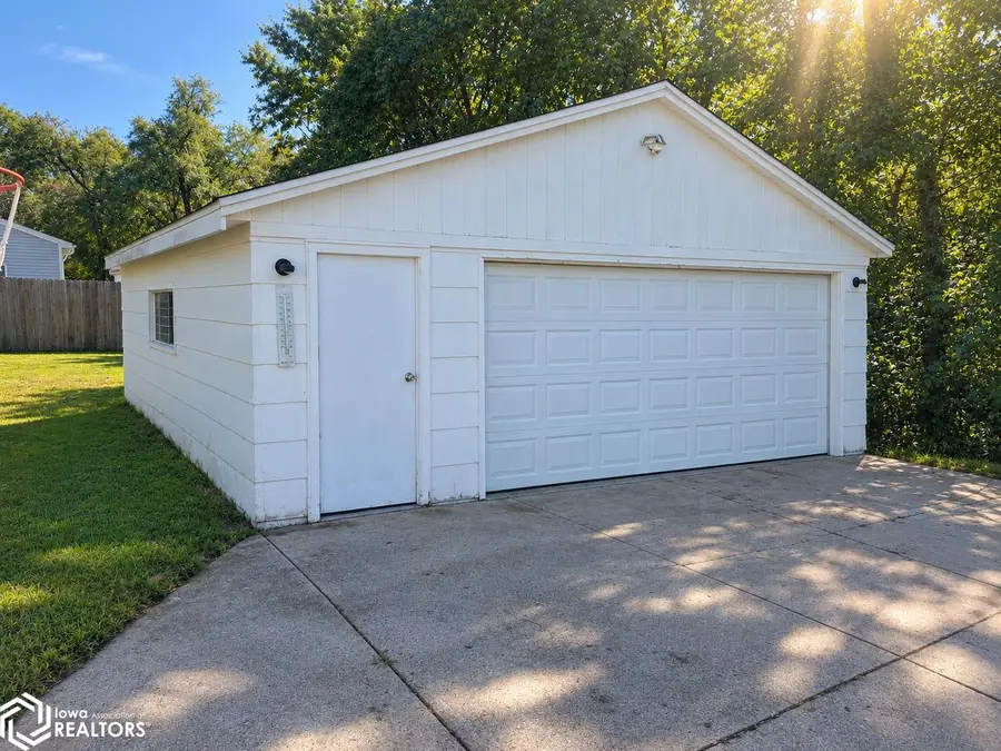 1702 S Main Street, Albia, IA 52531 - #2