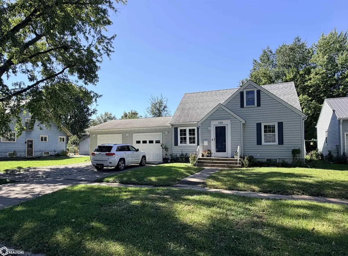 1102 S 4th Street, Fairfield, IA 52556 - #1