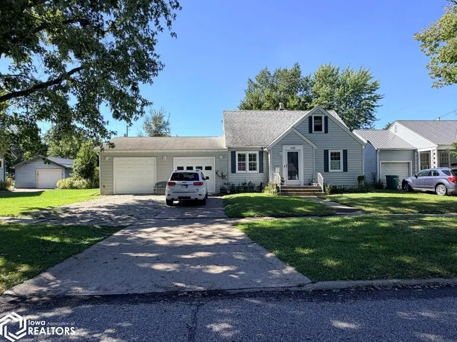 1102 S 4th Street, Fairfield, IA 52556 - #2