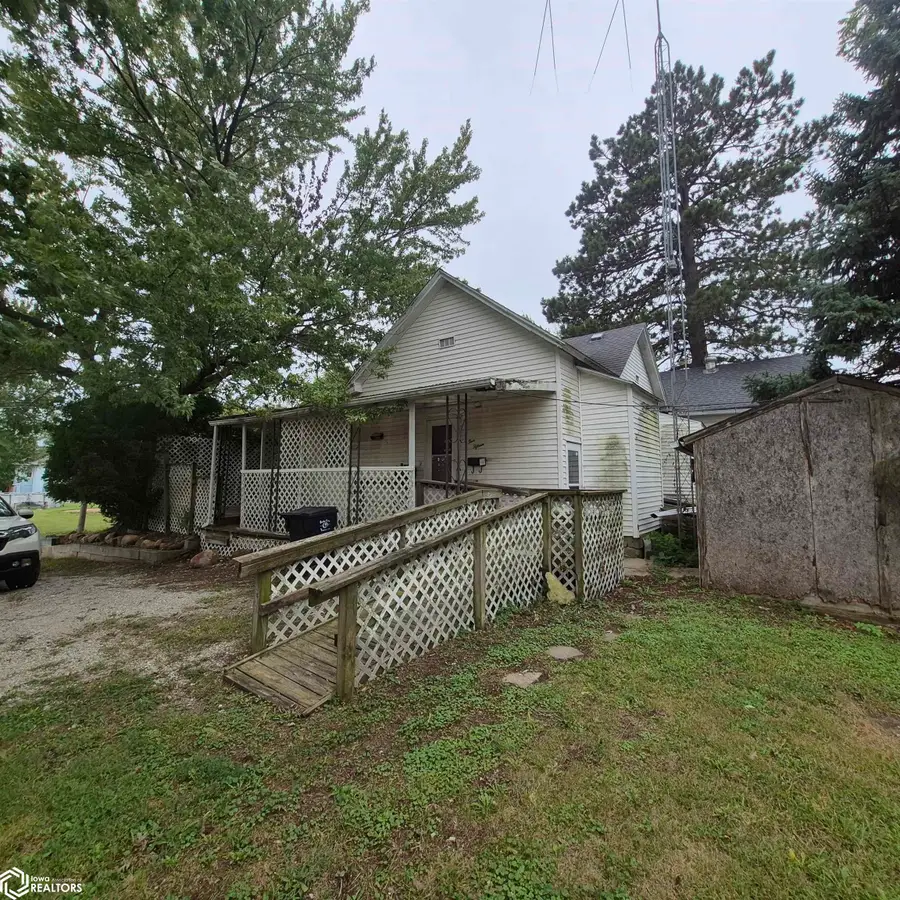 515 Hawthorne Dr., Ottumwa, IA 52501 - #3