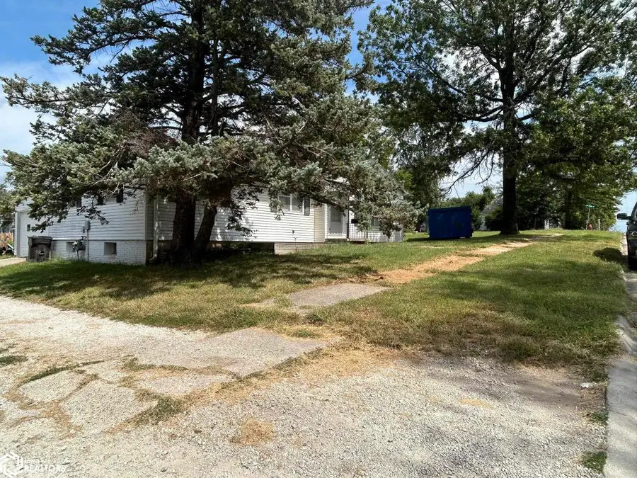 302 NW 7th Street, Leon, IA 50144 - #3
