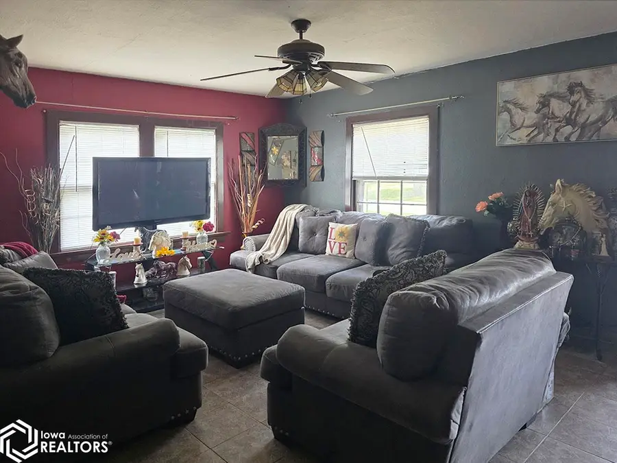 326 W Williams Street, Ottumwa, IA 52501 - #3