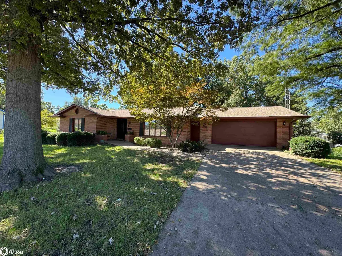 818 S 17th Street, Centerville, IA 52544 - #1