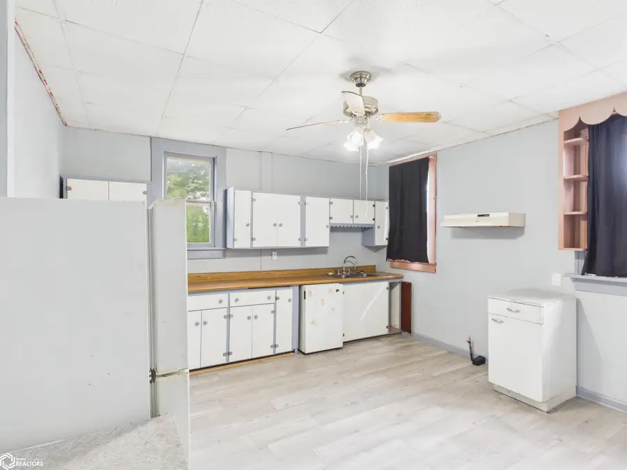 315 W Jackson Street, Sigourney, IA 52591 - #2