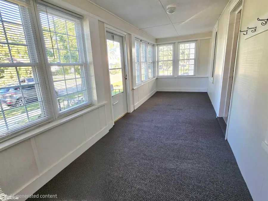 809 Hedge Avenue, Burlington, IA 52601 - #3