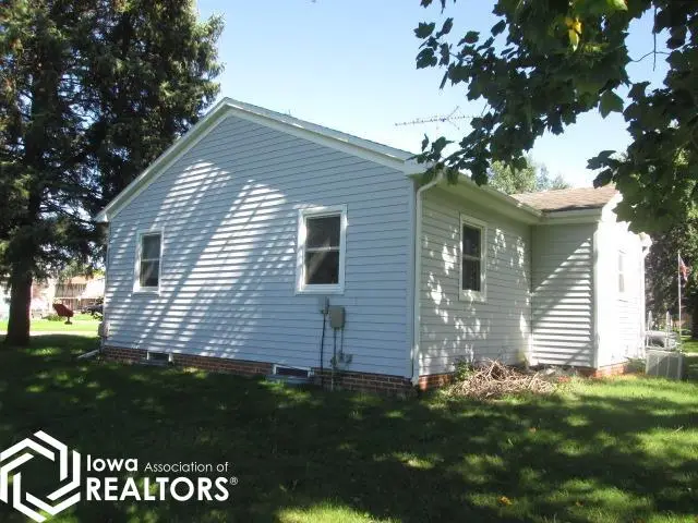516 7th Street Ne, Belmond, IA 50421 - #3