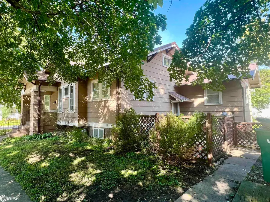 207 W Harrison Avenue, Fairfield, IA 52556 - #2