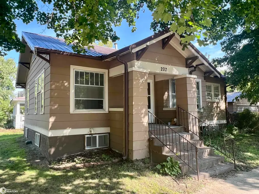207 W Harrison Avenue, Fairfield, IA 52556 - #3