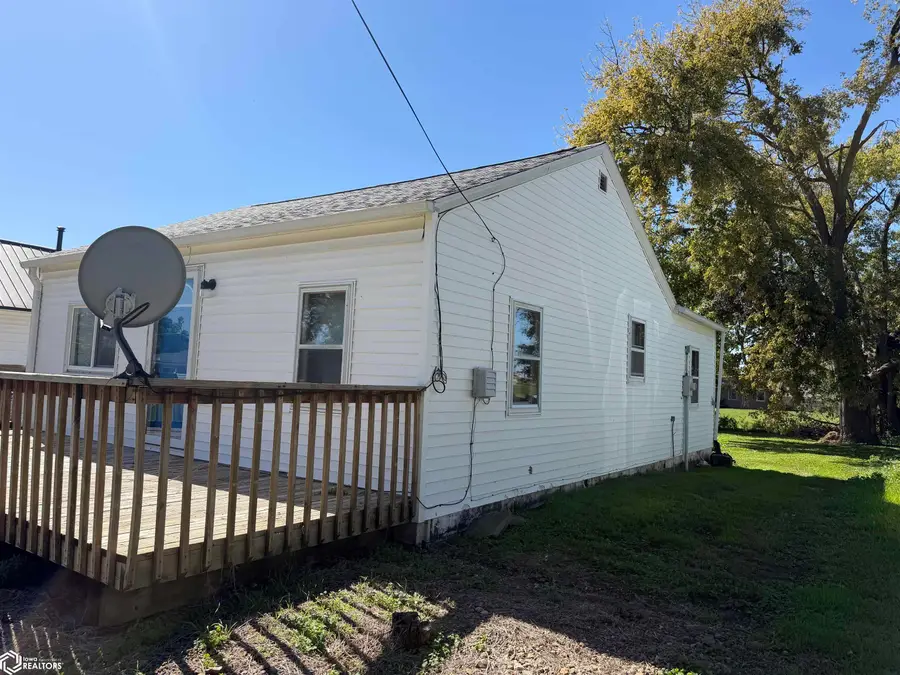609 N Pine Street, New London, IA 52645 - #2