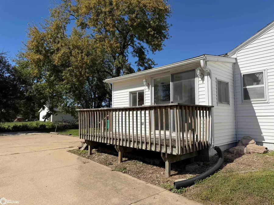 609 N Pine Street, New London, IA 52645 - #3