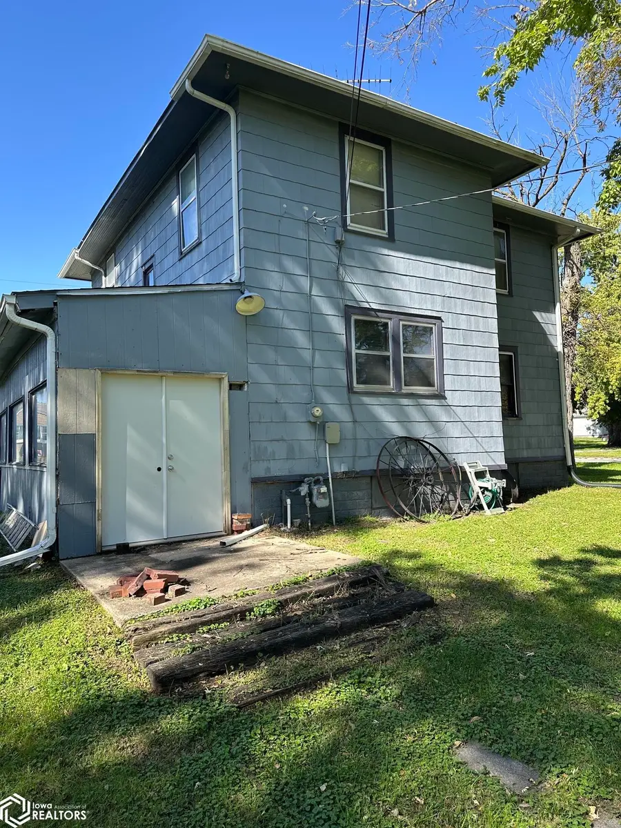 302 S Lucas Avenue, Eagle Grove, IA 50533 - #3