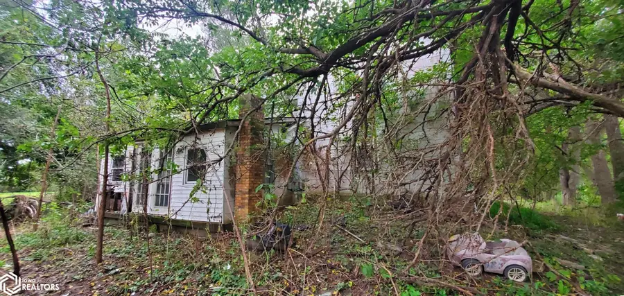 914 11th Street N, Grand Junction, IA 50107 - #3