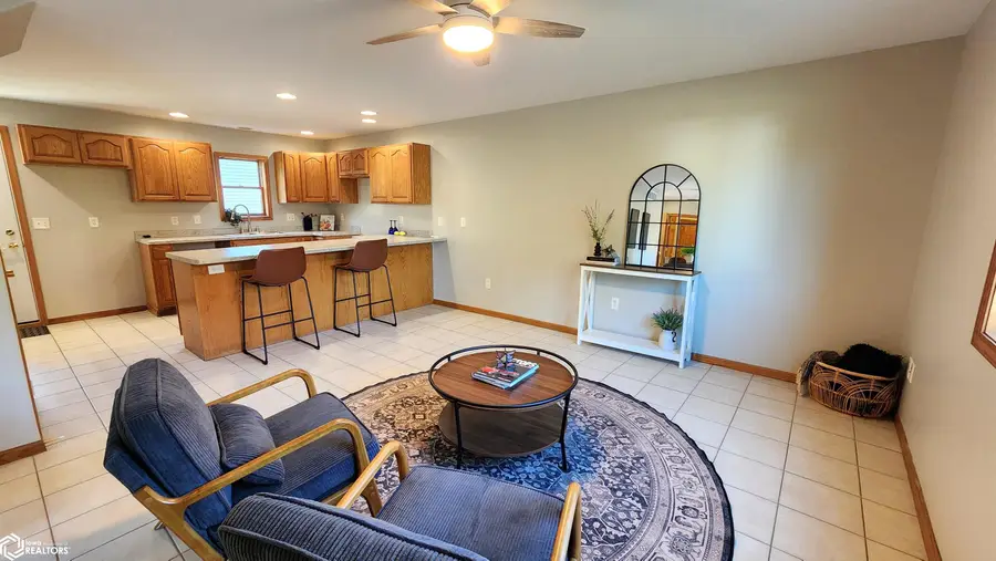 527 4th Street Ne, Mason City, IA 50401 - #3
