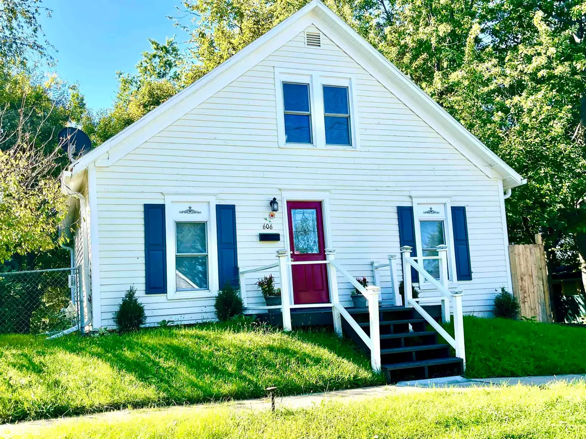 606 W Adams Avenue, Fairfield, IA 52556 - #1