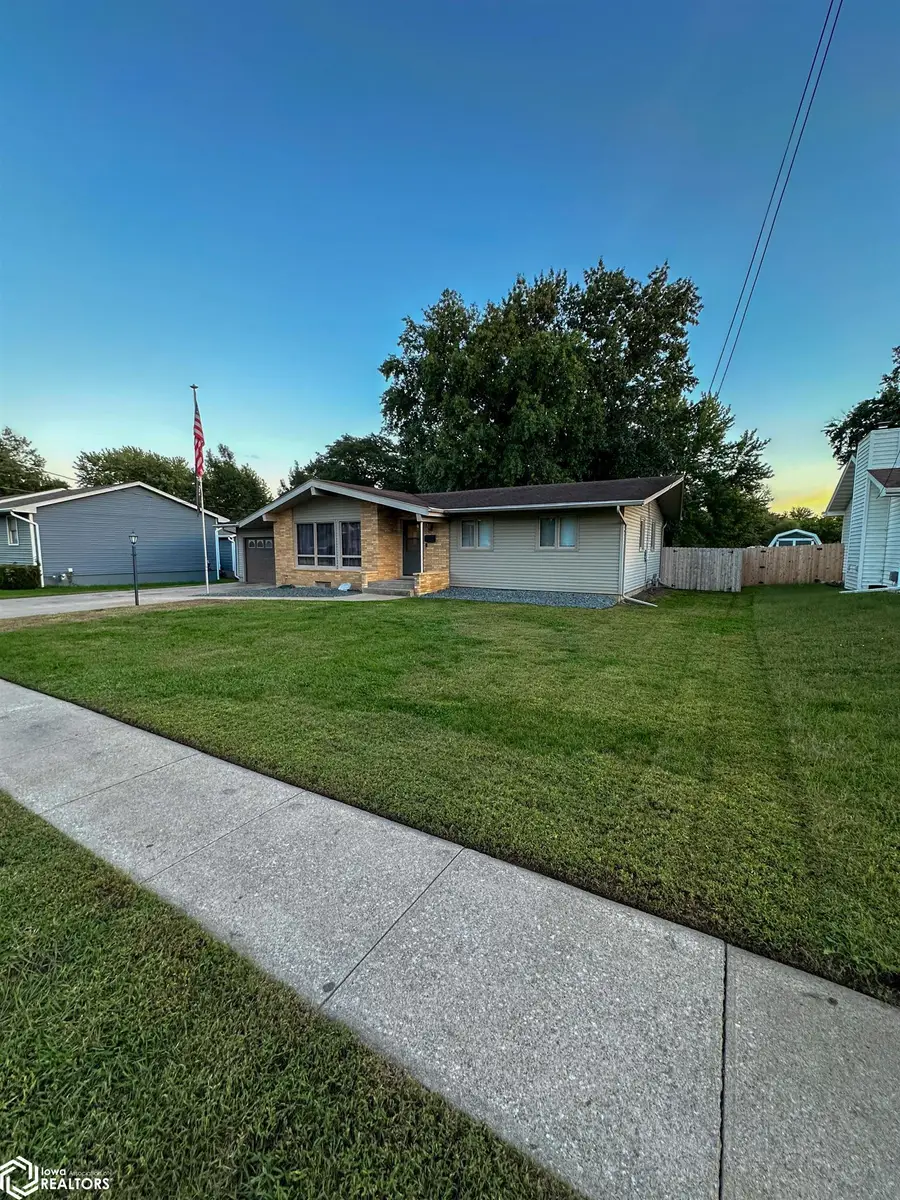 816 4th Avenue E, Albia, IA 52531 - #2