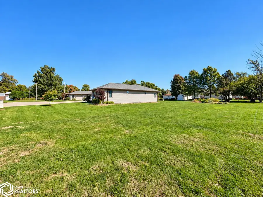 904 S 5th Street, Wapello, IA 52653 - #3