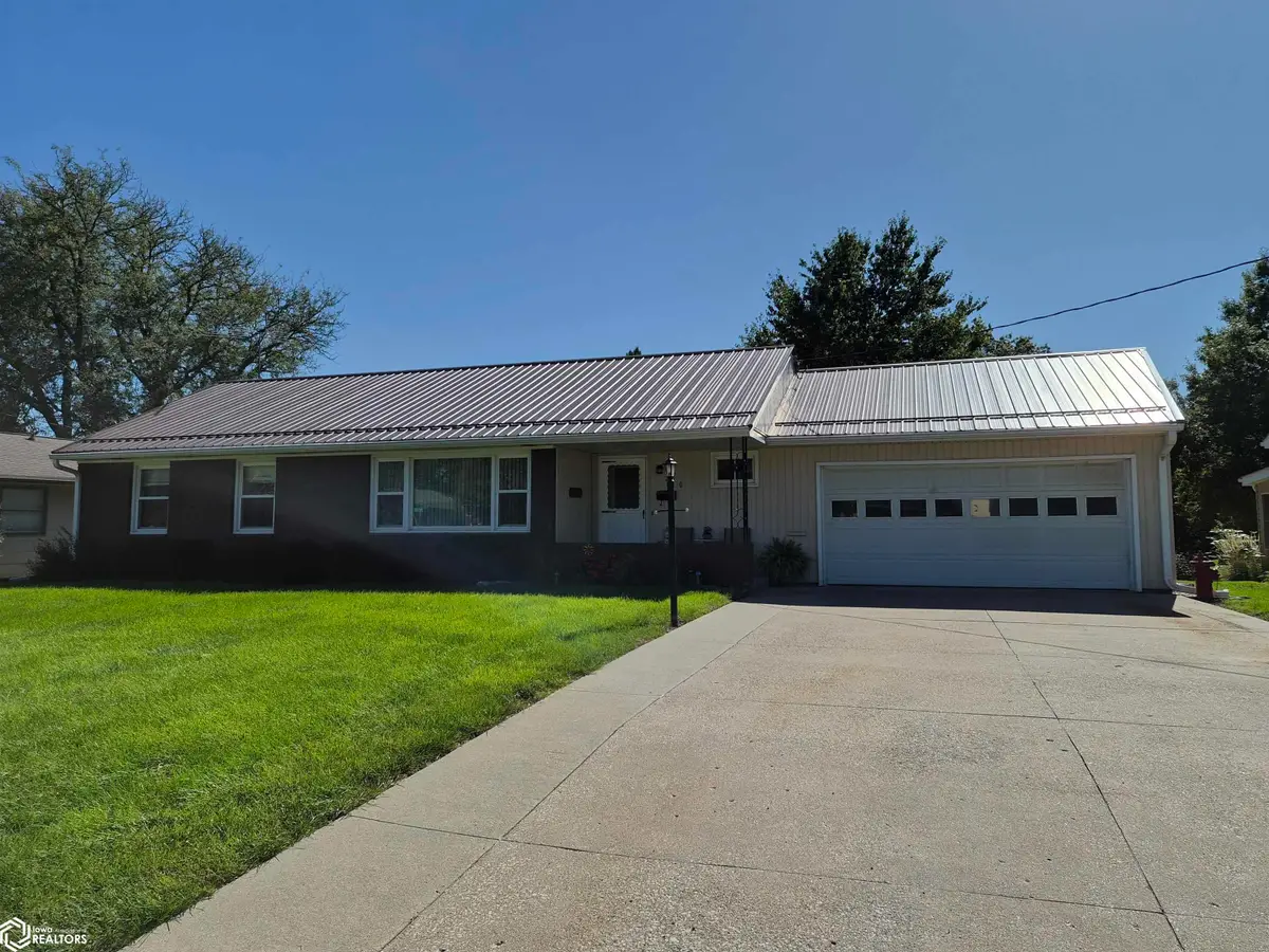 210 Peasley Avenue, Oskaloosa, IA 52577 - #1