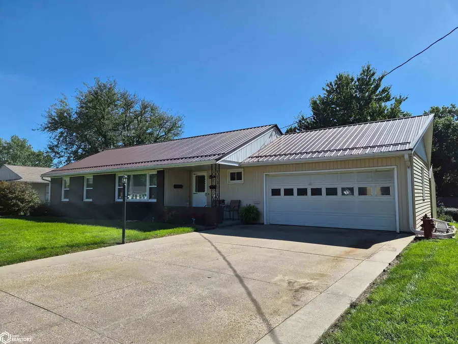 210 Peasley Avenue, Oskaloosa, IA 52577 - #2