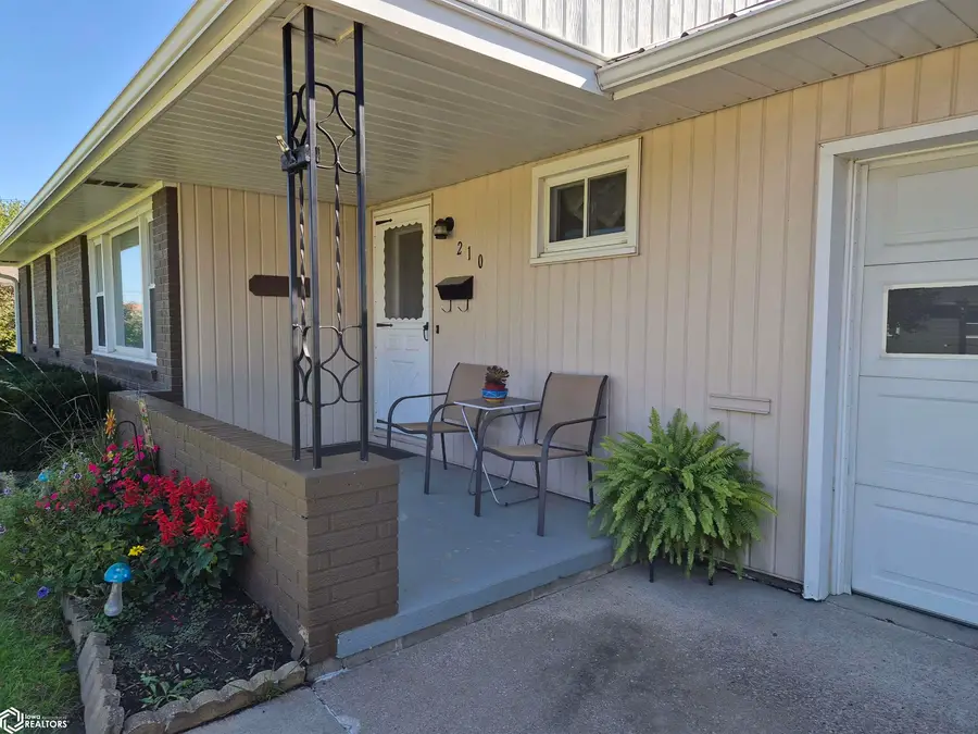 210 Peasley Avenue, Oskaloosa, IA 52577 - #3
