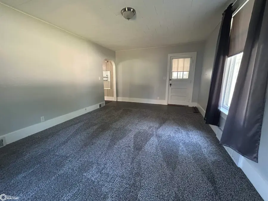 516 2nd St Se, Hampton, IA 50441 - #3
