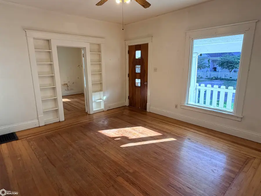 608 S 5th Street, Fairfield, IA 52556 - #3