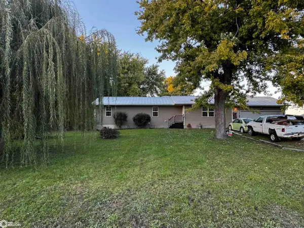 103 E River Road, Oakville, IA 52646