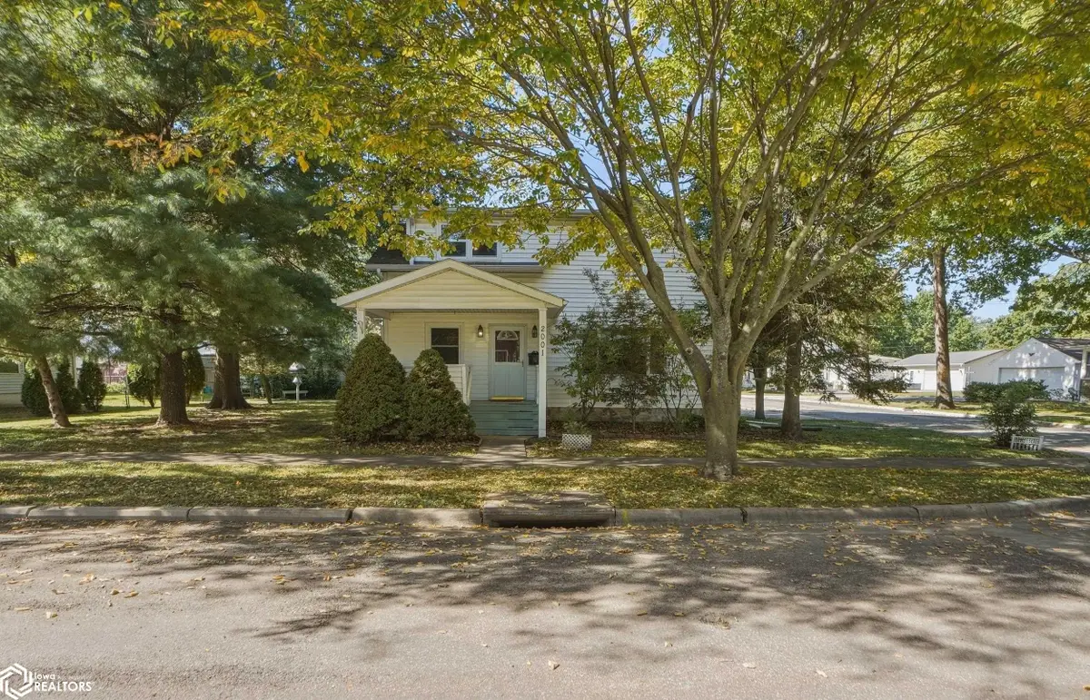 2001 S 14th Street, Burlington, IA 52601 - #1