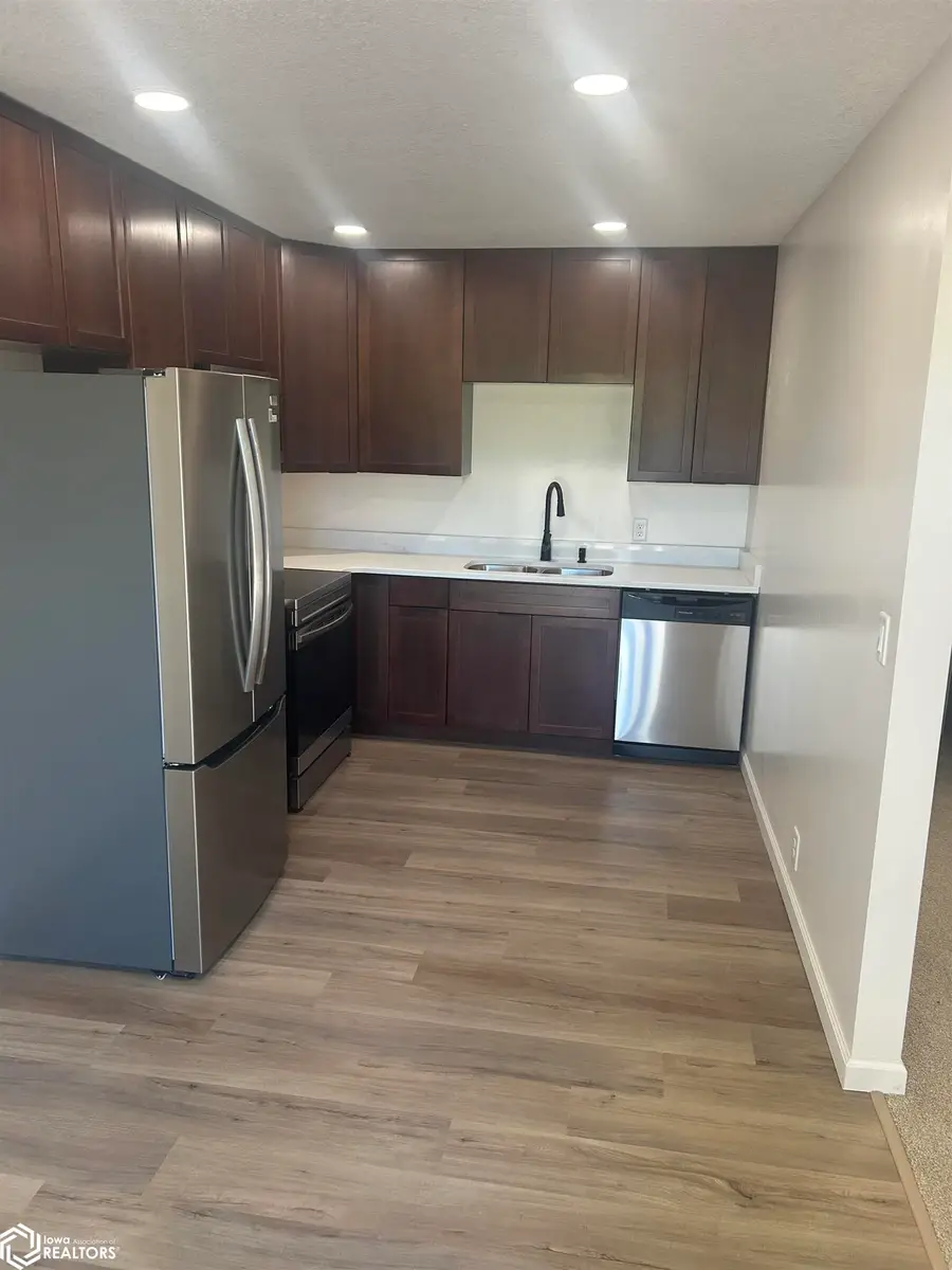 2323 S 5th Avenue #4, Marshalltown, IA 50158 - #3