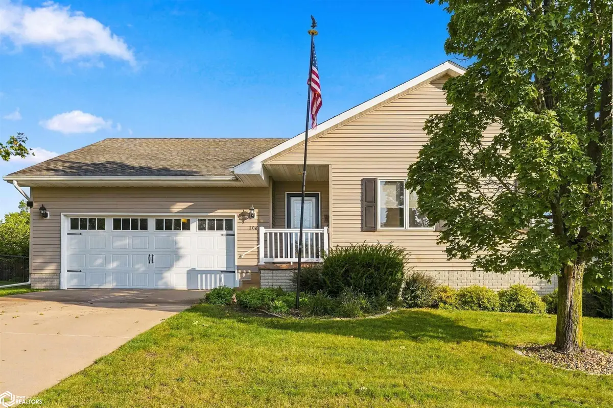 306 Thomas Drive, Marshalltown, IA 50158 - #1