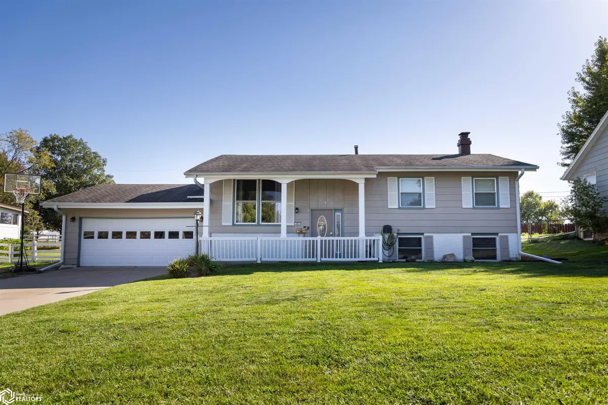 303 Newcastle Road, Marshalltown, IA 50158 - #1