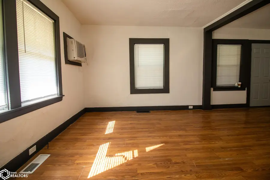 114 S Van Buren Avenue, Ottumwa, IA 52501 - #3