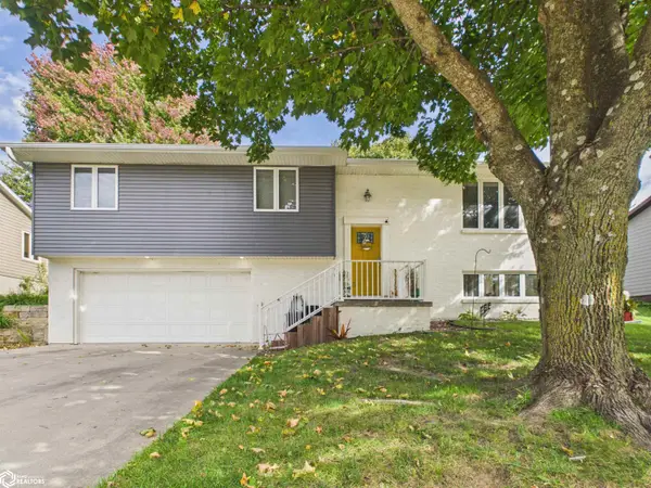 2218 Mcmullin Drive, Oskaloosa, IA 52577