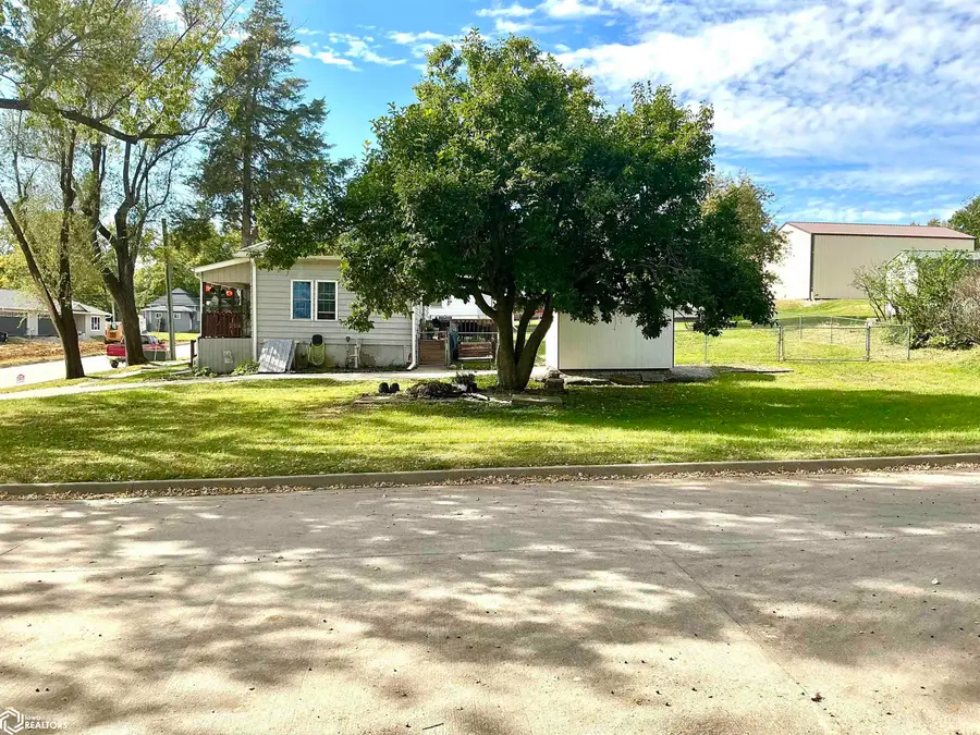 319 E Orchard Street, Centerville, IA 52544 - #3