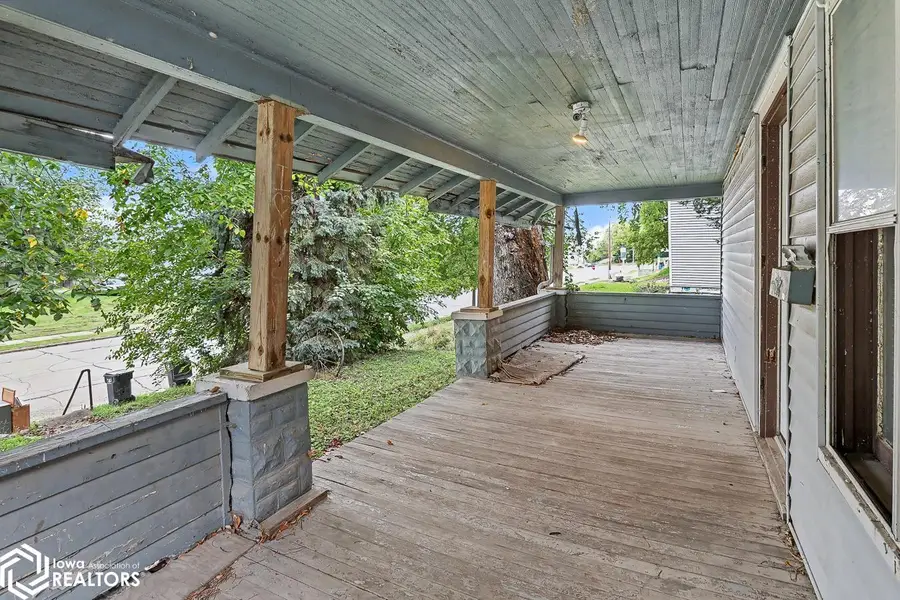 1011 W 2nd Street, Ottumwa, IA 52501 - #2