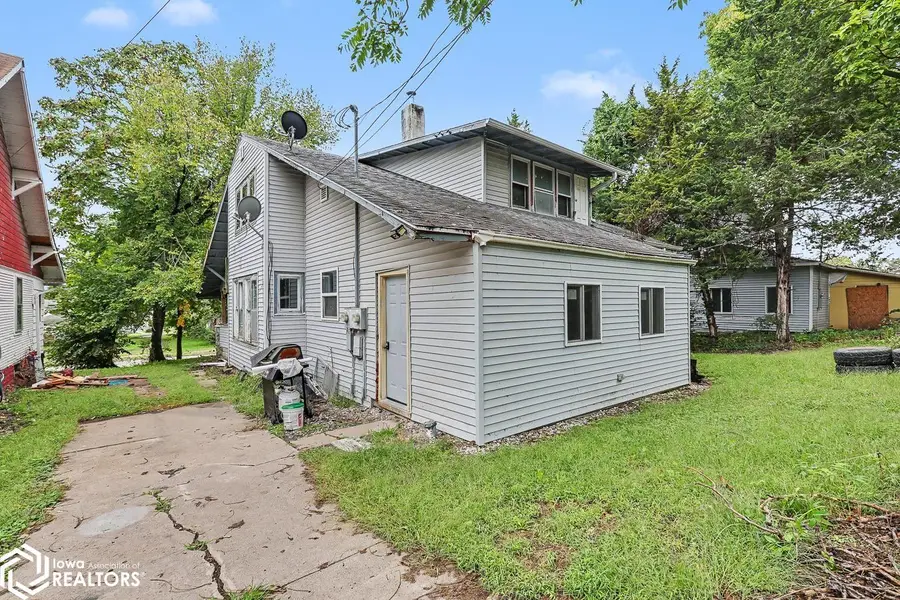 1011 W 2nd Street, Ottumwa, IA 52501 - #3