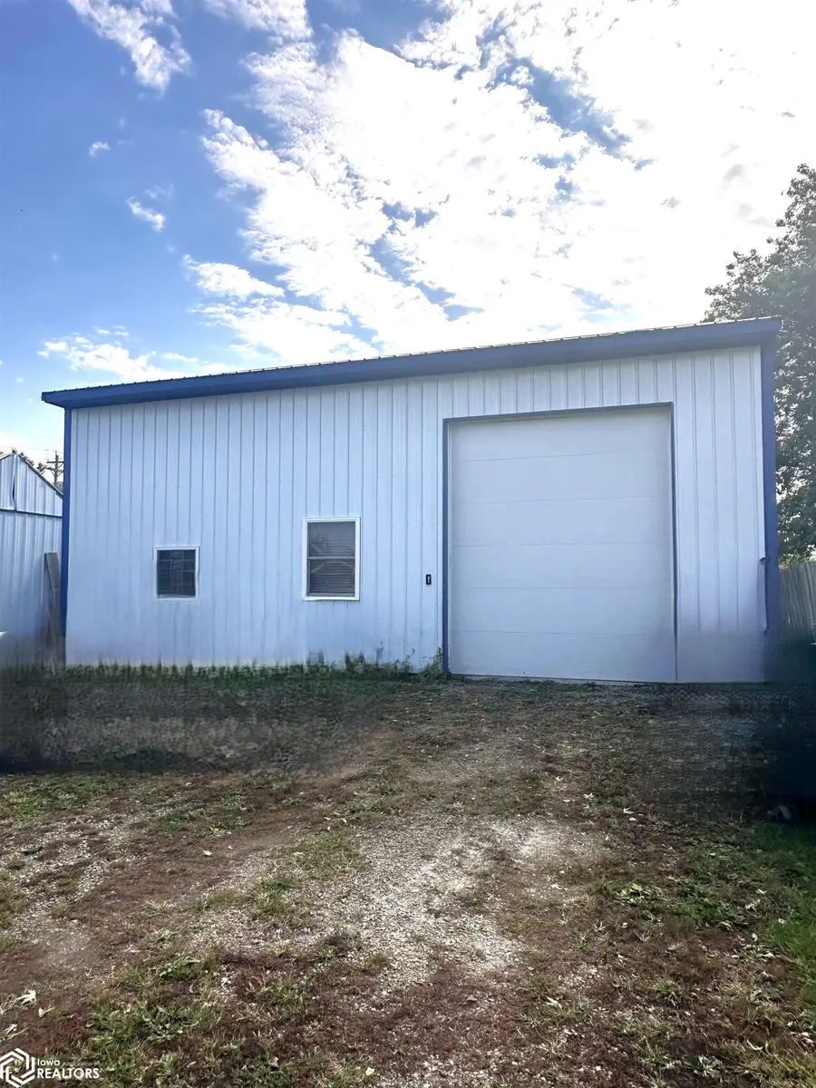 406 N 3rd St, Montezuma, IA 50171 - #2