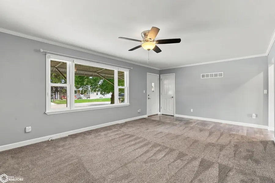 411 S 1st Avenue, Danville, IA 52623 - #2
