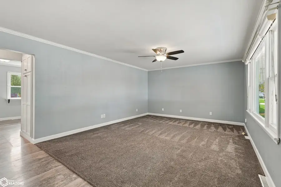 411 S 1st Avenue, Danville, IA 52623 - #3