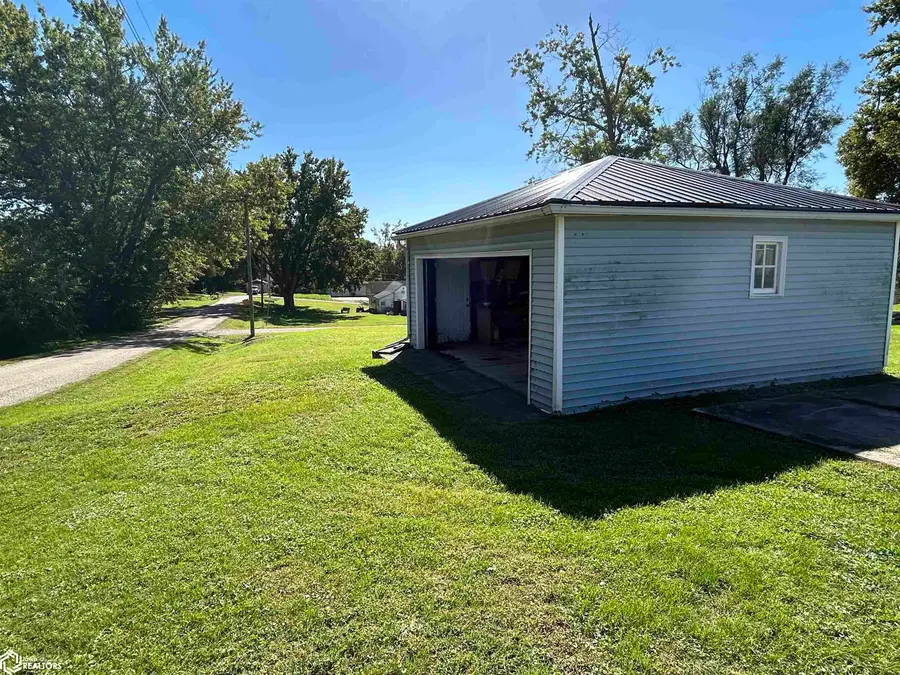 214 S Pine Street, What Cheer, IA 50268 - #2
