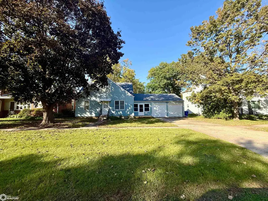 402 E Monroe Street, Jefferson, IA 50129 - #3