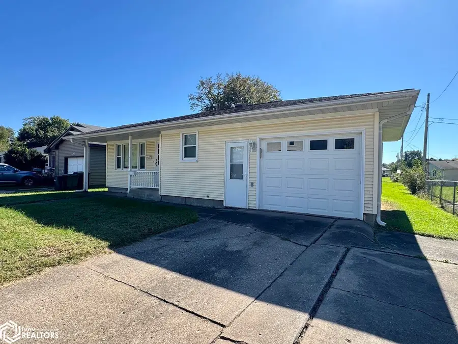 1703 West Acres Drive, Burlington, IA 52601 - #2