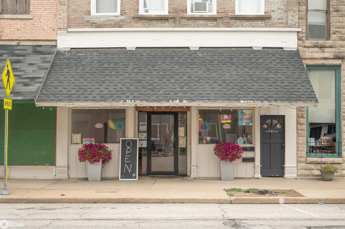 421 Main Street, Warsaw, IL 62379 - #1